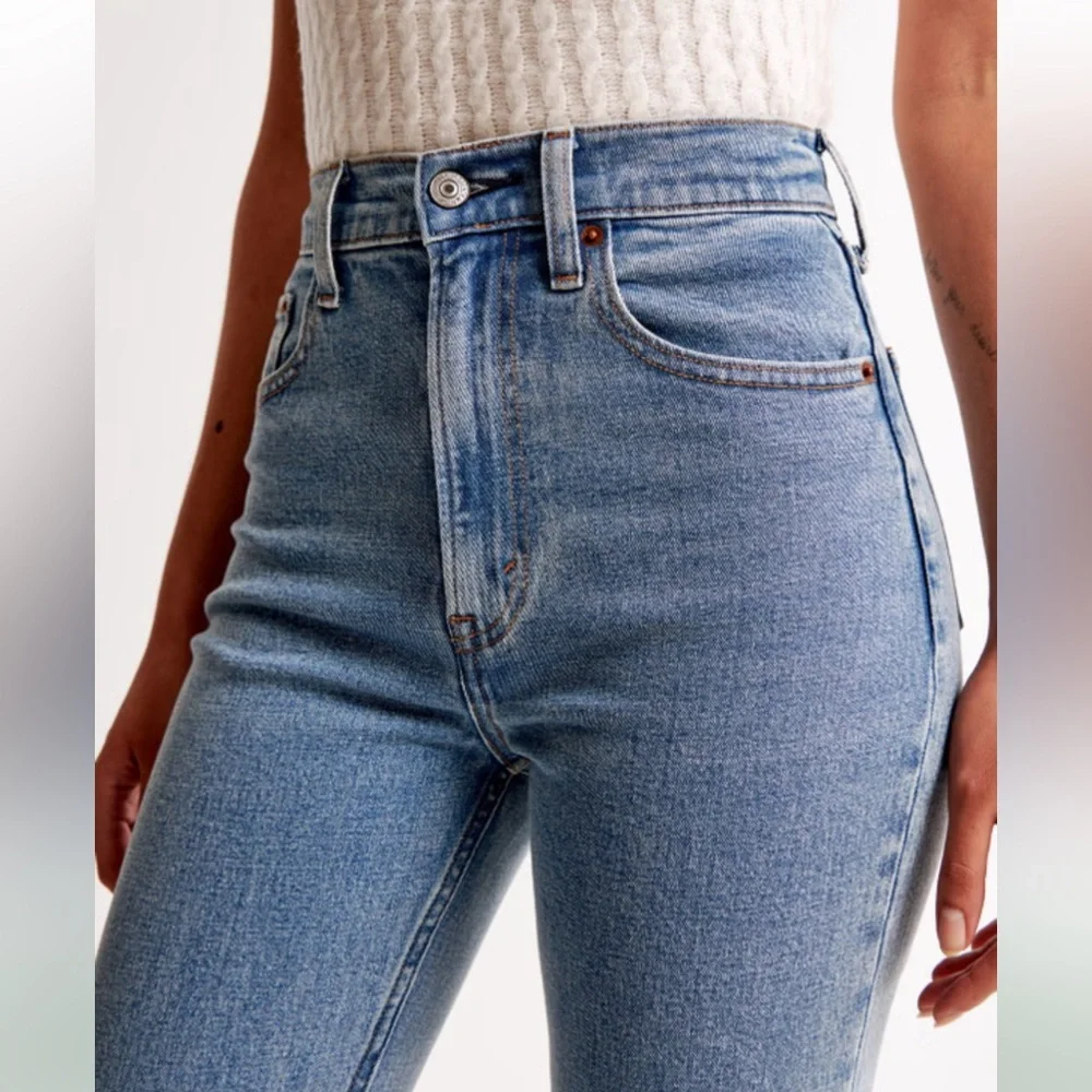 Abercrombie Ultra High Rise Ankle Straight Jean - Picture 3 of 11